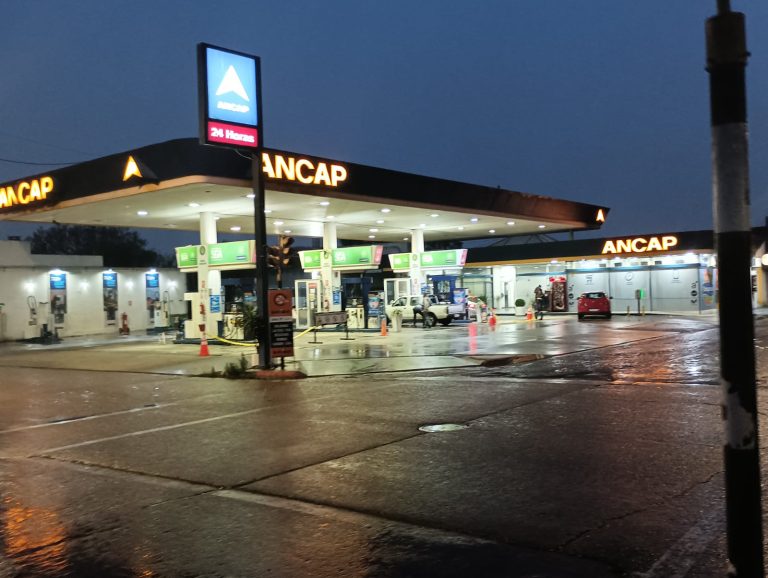 HAY ESCASES DE COMBUSTIBLE EN TACUAREMBO