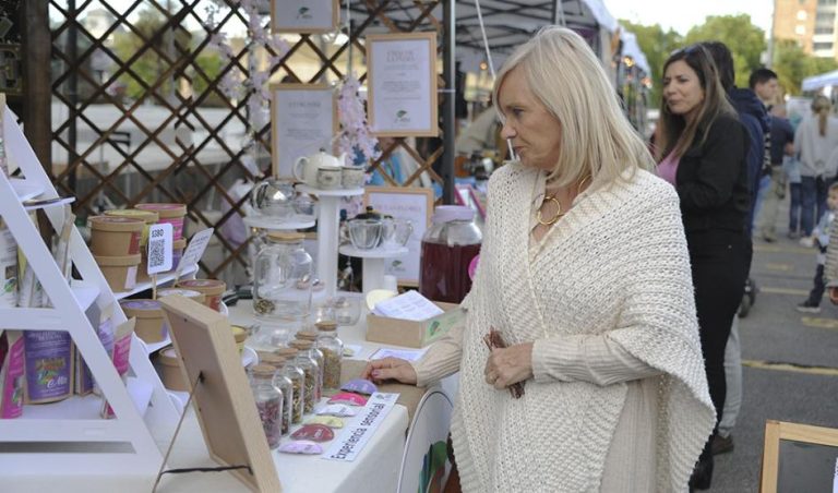 Argimón encabezó apertura de feria Espacio Emprendedor