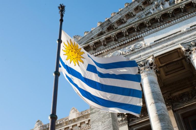 La selección uruguaya  juega hoy frente a Argentina. Cita:21Hrs