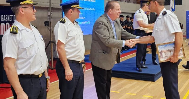 Intendente acompañó el acto protocolar en Tacuarembó por el 194° aniversario de la Policía Nacional