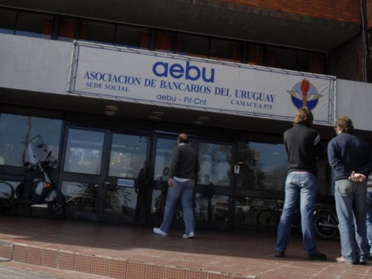AEBU denuncia “discriminación sin precedentes” por aumento salarial a directores de la ANV
