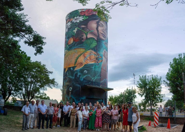 José Gallino finalizó la nueva pintura del tanque de OSE en San Gregorio de Polanco