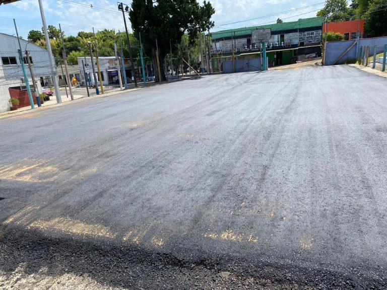 IDT ejecuta mejoras en el piso de la cancha multiuso del Centro de Barrio N° 2