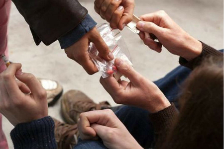Niños expuestos a delincuencia y drogas ,un tema de sus homicidios.0800 5000 Ayuda