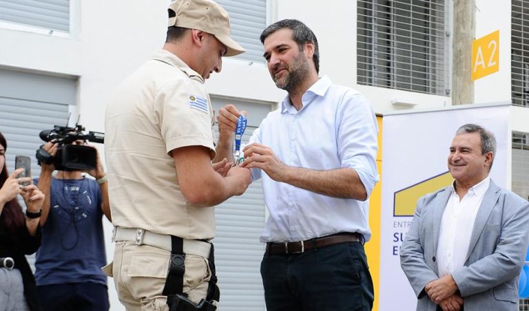 Interior entregó 12 casas a funcionarios policiales