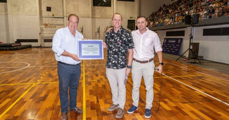 IDT otorgó placa de reconocimiento a la Selección de gimnasia artística de Dinamarca