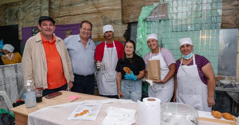 Intendente de Tacuarembó y jurado de Masterchef recorrieron el Primer Festival de la Empanada y el Pastel