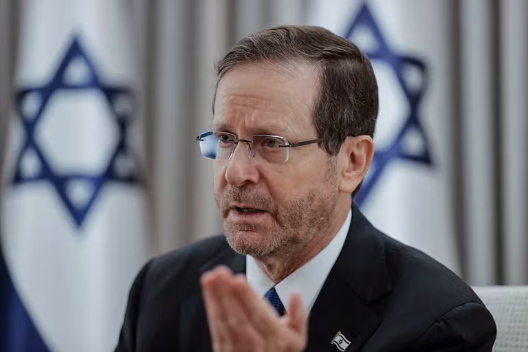 “Israel está considerando todas las opciones tras la declaración de guerra de Irán”, afirmó el presidente israelí Isaac Herzog