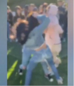 Frente al Nuevocentro Shopping: Por peleas detienen hay 16 menores y un mayor.