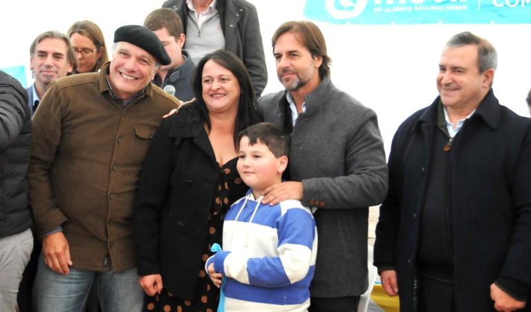 Lacalle Pou inauguró primera intervención de Mevir en la localidad de Chuy