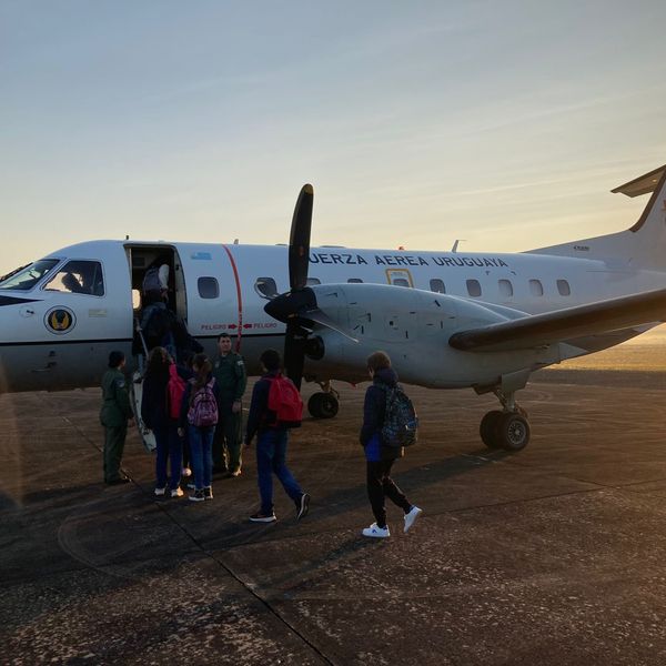 Alumnos del Liceo Villa Tambores volaron desde Tacuarembó hacia Montevideo para concurrir a la Feria de Desarrollo Sostenible