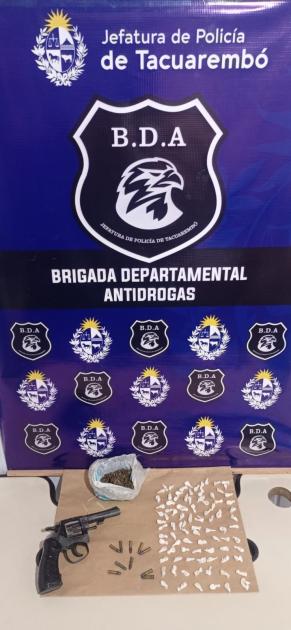 Policías de la Brigada Antidrogas incautaron estupefacientes y un arma de fuego