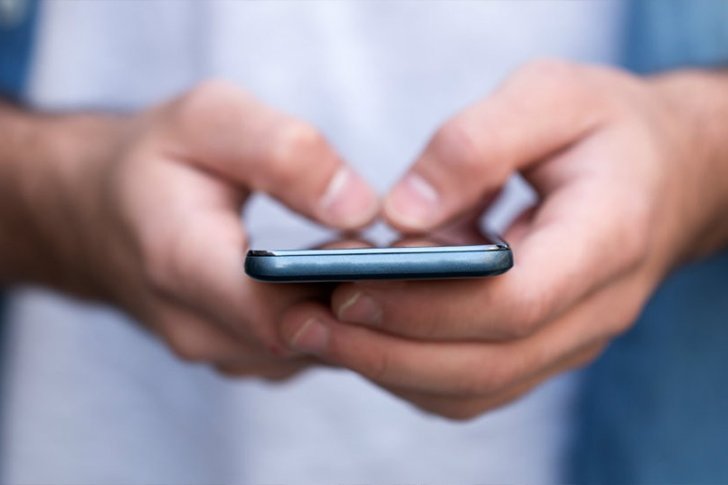 Qué pasó cuando 10 adolescentes se desprendieron de sus celulares durante 5 días