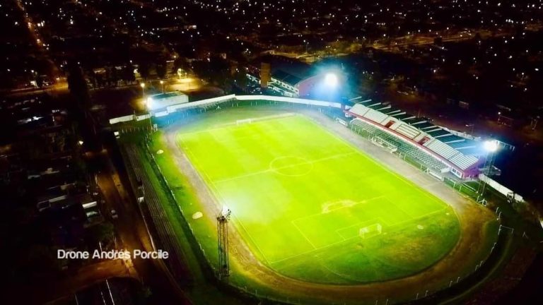 Se inaugura la nueva red lumínica del Estadio Goyenola con la final de la supercopa de Tacuarembó, el público tendrá acceso libre