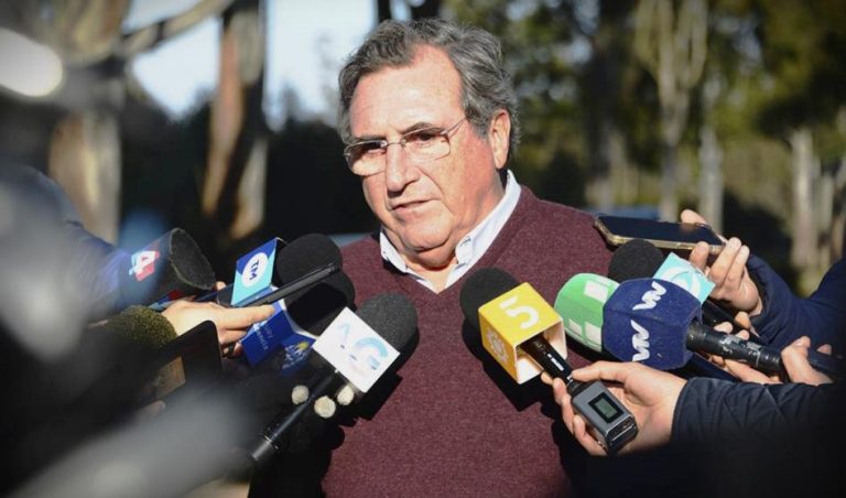 Ministro de Defensa visitó Batallón 14 tras hallazgo de restos óseos