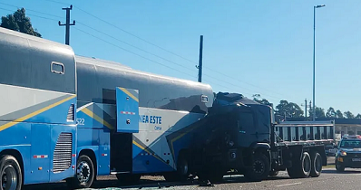 Choque entre un camión y dos ómnibus en ruta Interbalnearia deja 7 heridos