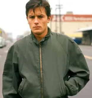 El hombre más bello del cine, el gran actor francés Alain Delon muere a los 88 años.