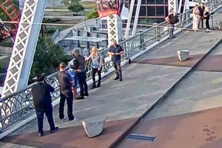 Jon Bon Jovi salva a una mujer que quería saltar de un puente en Nashville