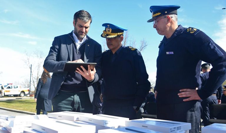 Interior distribuyó 500 tabletas destinadas a jefaturas departamentales