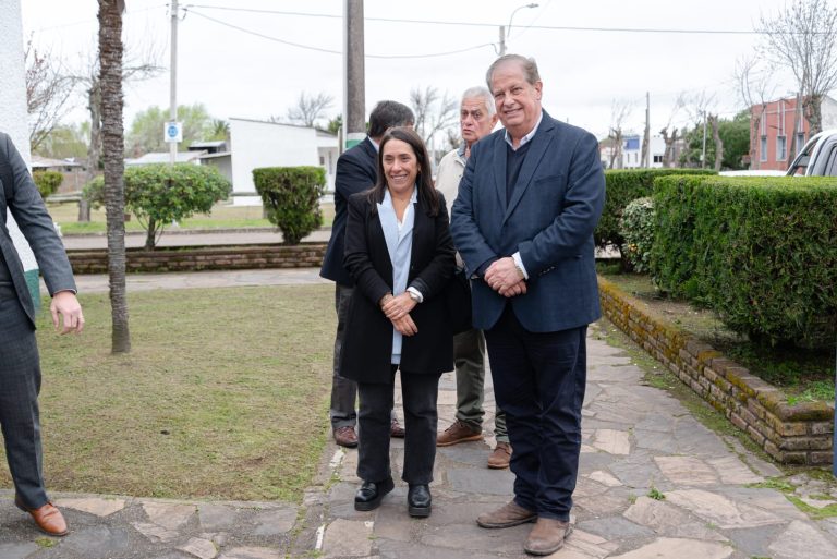 Intendencia y AFE firmaron un comodato para la construcción de un Gimnasio Polideportivo en Achar