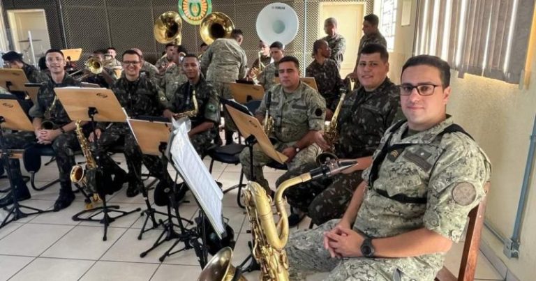 Unos 30 músicos uruguayos y brasileños de dos bandas militares se presentarán en el Teatro Escayola