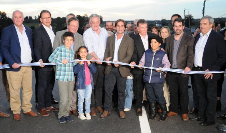 Gobierno inauguró obras de doble vía en ruta n.° 8 para favorecer desarrollo productivo y seguridad vial