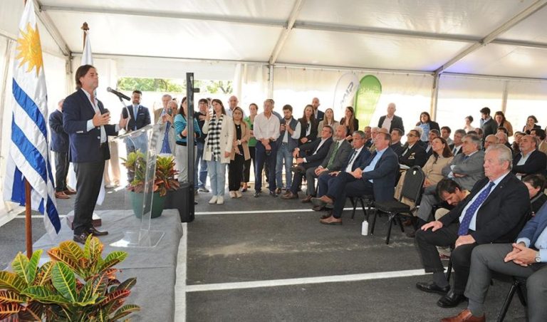 Gobierno inauguró ampliación de terminal de pasajeros del puerto de Colonia