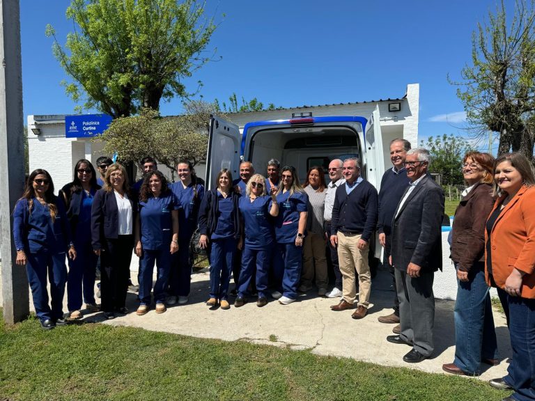 Intendente Wilson Ezquerra valoró el “diálogo permanente” con ASSE en entrega de dos ambulancias cero kilómetro para Tacuarembó
