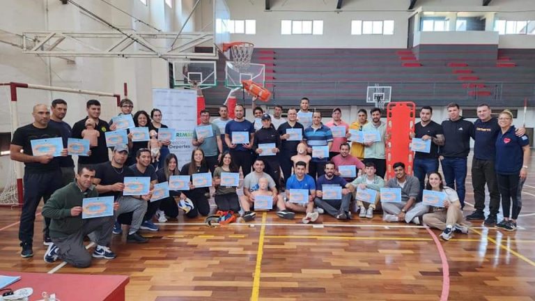 Decenas de tacuaremboenses se capacitaron en primeros auxilios y salvamento acuático