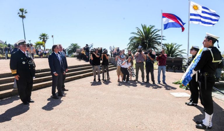 Lacalle Pou presidió conmemoración del 207.° aniversario de la Armada Nacional