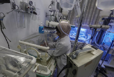 Médicos informan que seis bebés han muerto por el frío en Gaza.