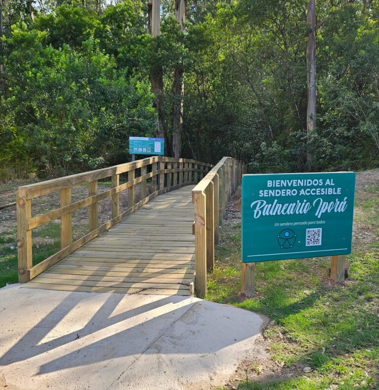Se inauguró el primer sendero inclusivo con el primer baño accesible en Balneario Iporá