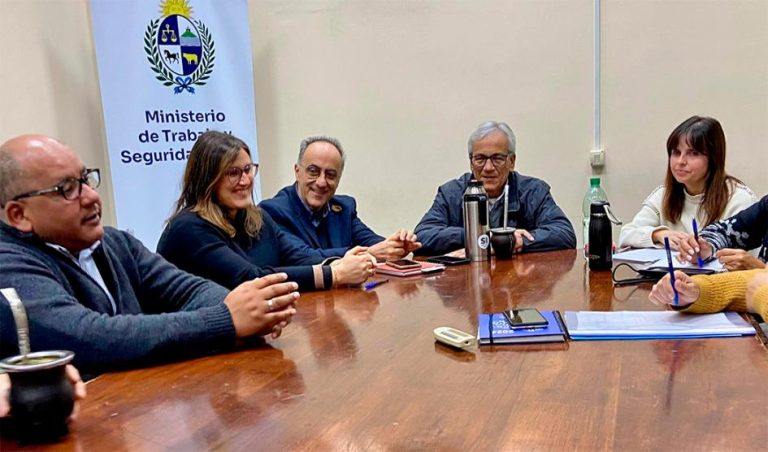 Autoridades de la educación y sindicatos de enseñanza firmaron acuerdo en MTSS