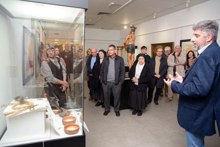 Quedó habilitada en el MUART la exposición «Un Cristo de tradición misionera en Tacuarembó»
