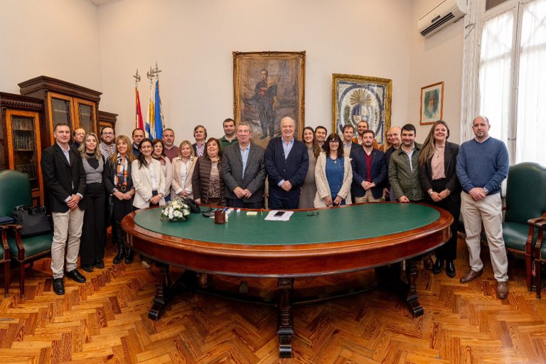 El Intendente Wilson Ezquerra presentó al equipo que le acompañará en las distintas direcciones del ejecutivo departamental.