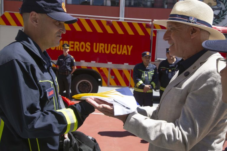 Uruguay envía a 31 bomberos a Chile este viernes para combatir incendios forestales