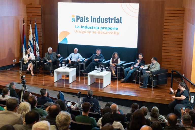 Gobierno, trabajadores y empresas presentaron ámbito para elaborar política pública industrial