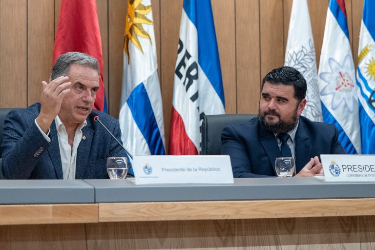 Orsi invitó a intendentes de todo el país a unirse en festejos por “el bicentenario de la República”