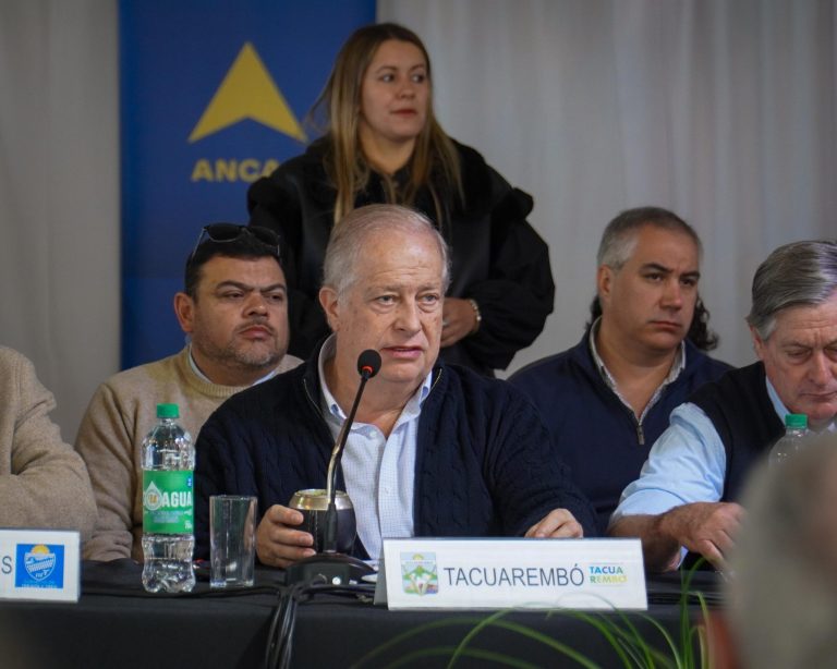 Wilson Ezquerra participó en Salto de la sesión plenaria del Congreso de Intendentes